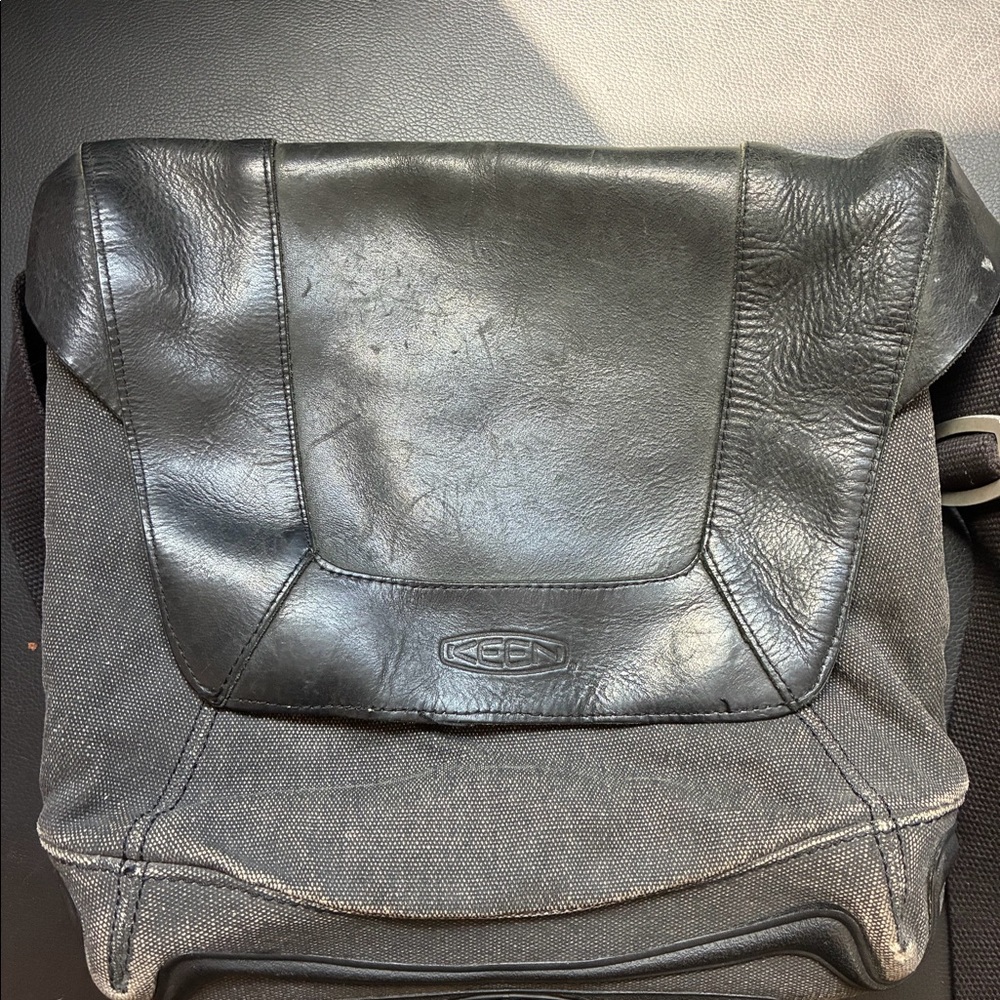 Keene cross body bag